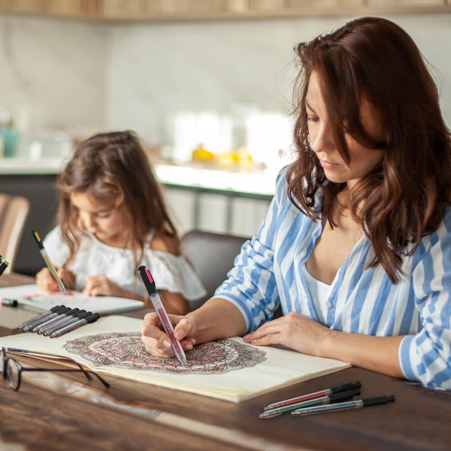 24 Colors Retractable Glitter Gel Pens, Metallic Vibrant Sparkle Gel Pens for Adult Coloring Books,Sparkle Glitter Pens for Drawing Writing Planner Journaling Doodling