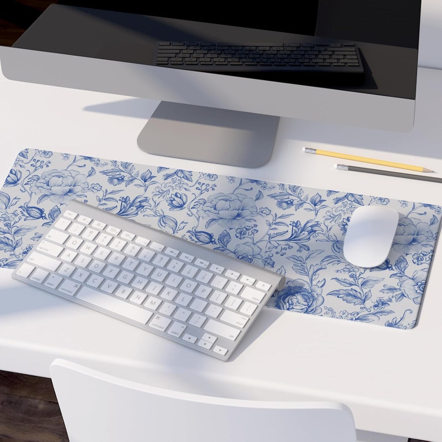 Blue Chinoiserie Mouse Pad,Blue and White Floral Desk Mat,XL Large Floral Preppy Trendy Mouse Pad,Girly Gaming Mousepad,Girly Laptop Desk Mat for Dorm Home Office,31.5x11.8 Inch