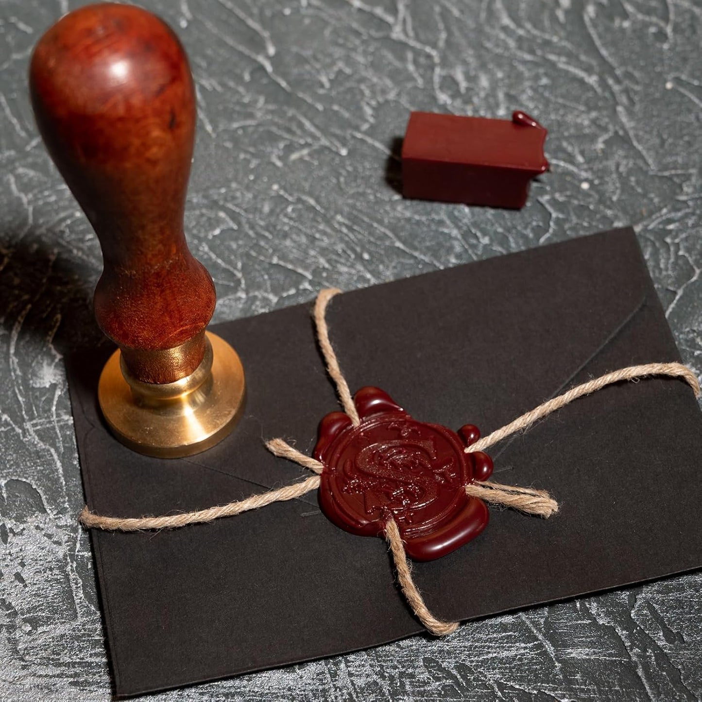 Custom Wax Seal Stamp Personalized Wedding Wax Seal Stamp with Handle for Crafting Wedding Invitation Envelopes Wine Decoration Christmas Gift